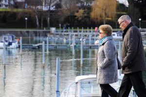 I want my parents to visit me in Canada.